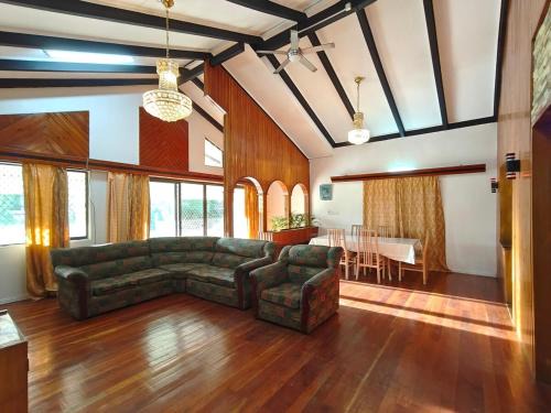 Suva House | 3 bedroom fully air conditioned family home -spacious, free parking