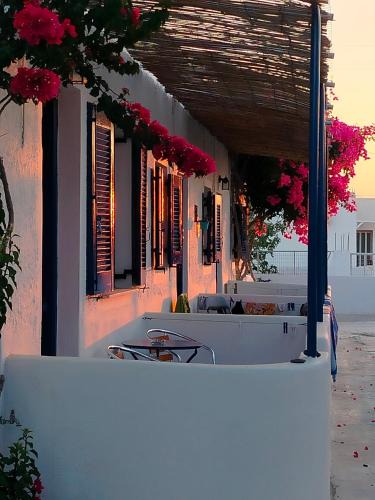 Perivolos Apartment | Glaros Beach