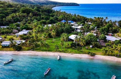 Nananu-i-Ra Apartment | Beachfront Sunset Bure