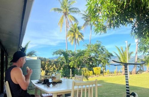 Nananu-i-Ra Apartment | Beachfront Sunset Bure
