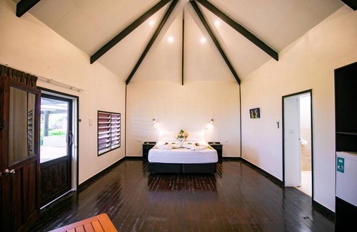 Namanggumanggua Hotel | Crusoe's Retreat
