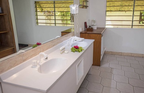 Namanggumanggua Hotel | Crusoe's Retreat