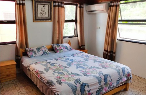 Suva House | King Room with Private Bathroom and Free WiFI in SUVA CBD