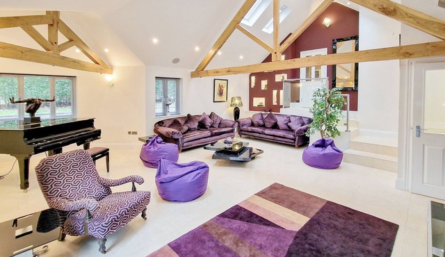 7 bedroom accommodation in North Duffield, near York in Selby