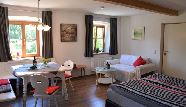 Elisabeth: 1-2 pers., 40sqm, walk-in shower, WLAN, separate garden with patio, ground floor in Chieming