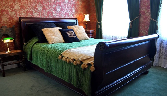 Historic Seddon Suite at Theatre Royal Hotel in Kumara