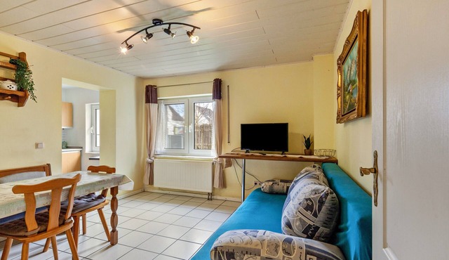 Holiday Apartment 'Hildegard' with Shared Garden and Wi-Fi in Usingen