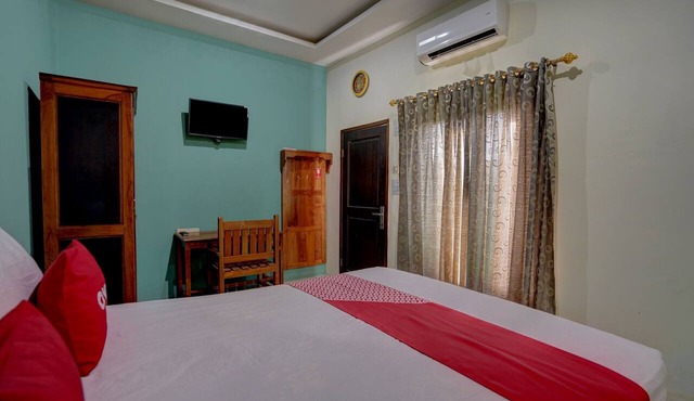 Hotel O Sahabat Syariah Near Plasa Telkom Bawean in Gresik