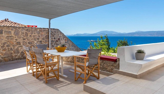 Hydrelion Beachfront Suite, Divine Sea Views, Furnished Terrace, Hydra in Hydra