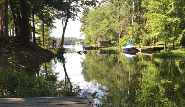 Lake Murray Cozy Cottage on a Quiet Cove with Private Dock in Irmo