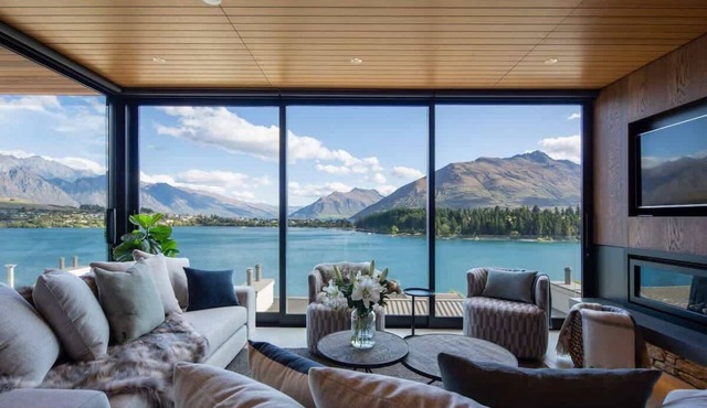 Lakehouse 4 – Parking, Fireplace, Lake Views in Queenstown