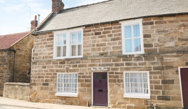 PEAR TREE HOUSE, pet friendly, character holiday cottage in Ruswarp in Whitby