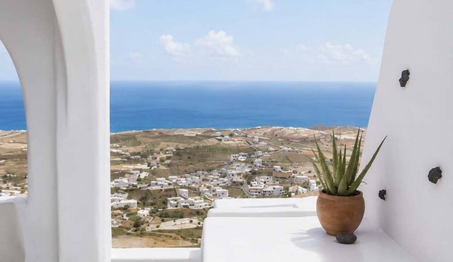 Two Gods Santorini Premium Jacuzzi Sea View Suites in Vourvoulos