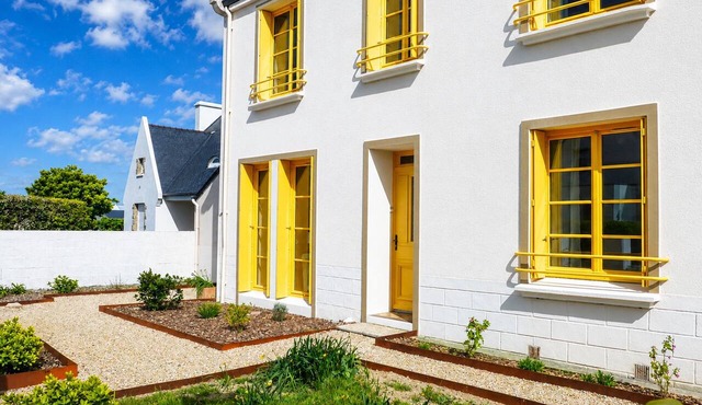 Vacation home located 350 meters from the beach in an enclosed garden. in Porspoder