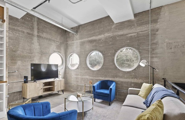 Retro Loft on 5th St in Austin