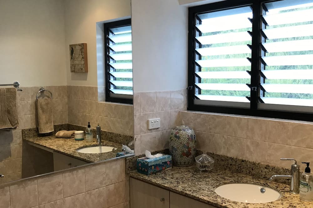 Photo of Bathroom in Korotogo