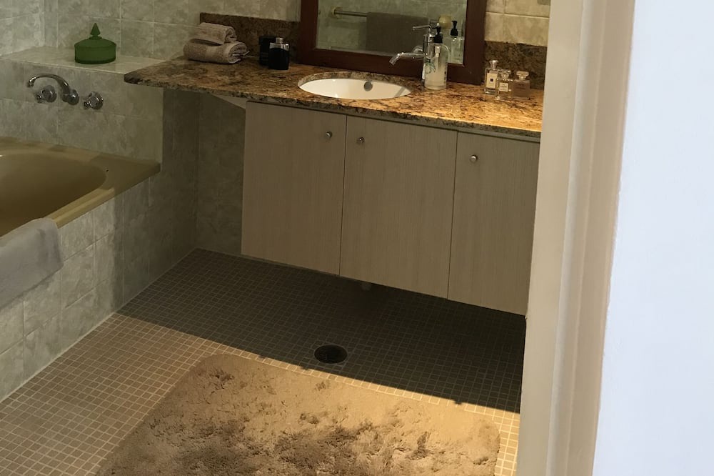 Photo of Bathroom in Korotogo