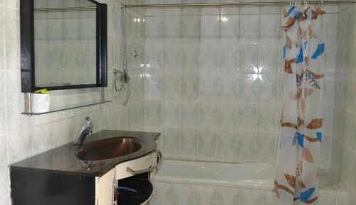 Deluxe Queen Room with Air Conditioning