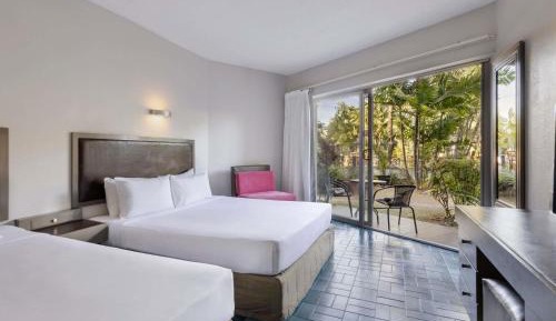 Standard Room with 1 Queen and 1 Single Bed