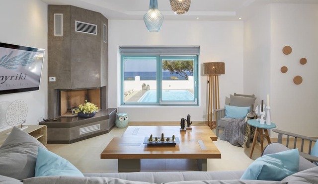Almyriki Beach Villa in Santorini